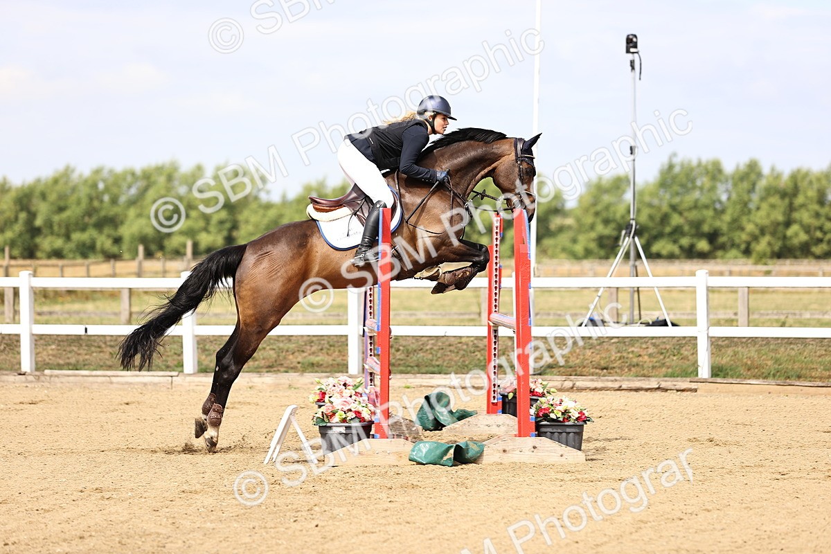 SBM_009619 - Class 8 - Senior Newcomers - 1.10  Open