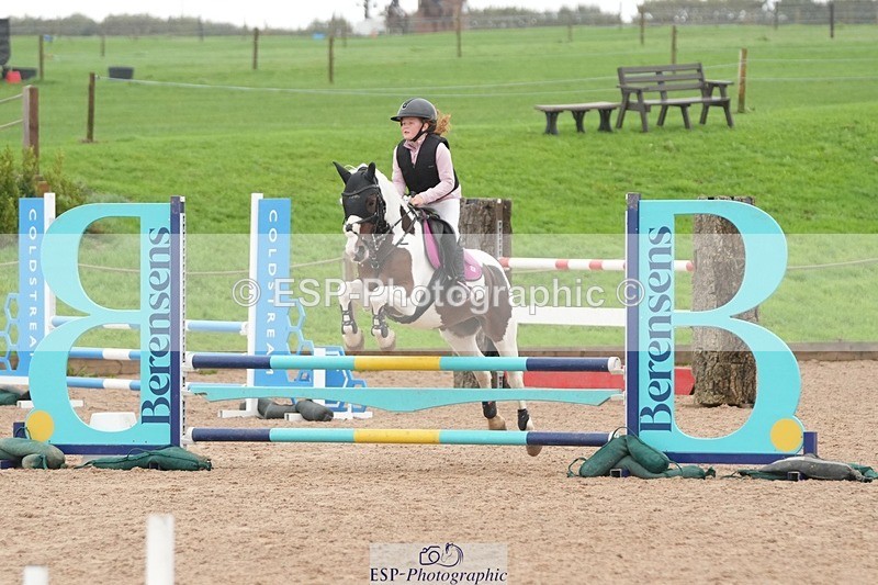 250920-155601-01531 - Cls 21 Pony Intro 80cm Derby