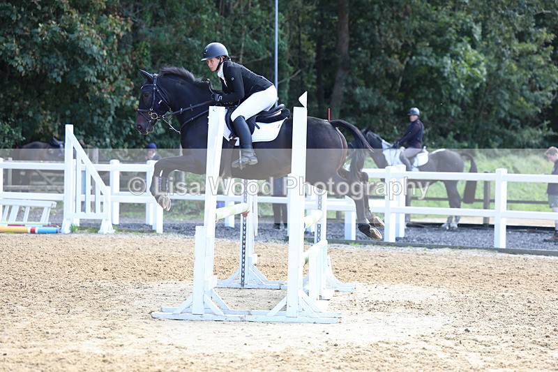 3E7A9231 - Class 9: Senior British Novice/90cm open