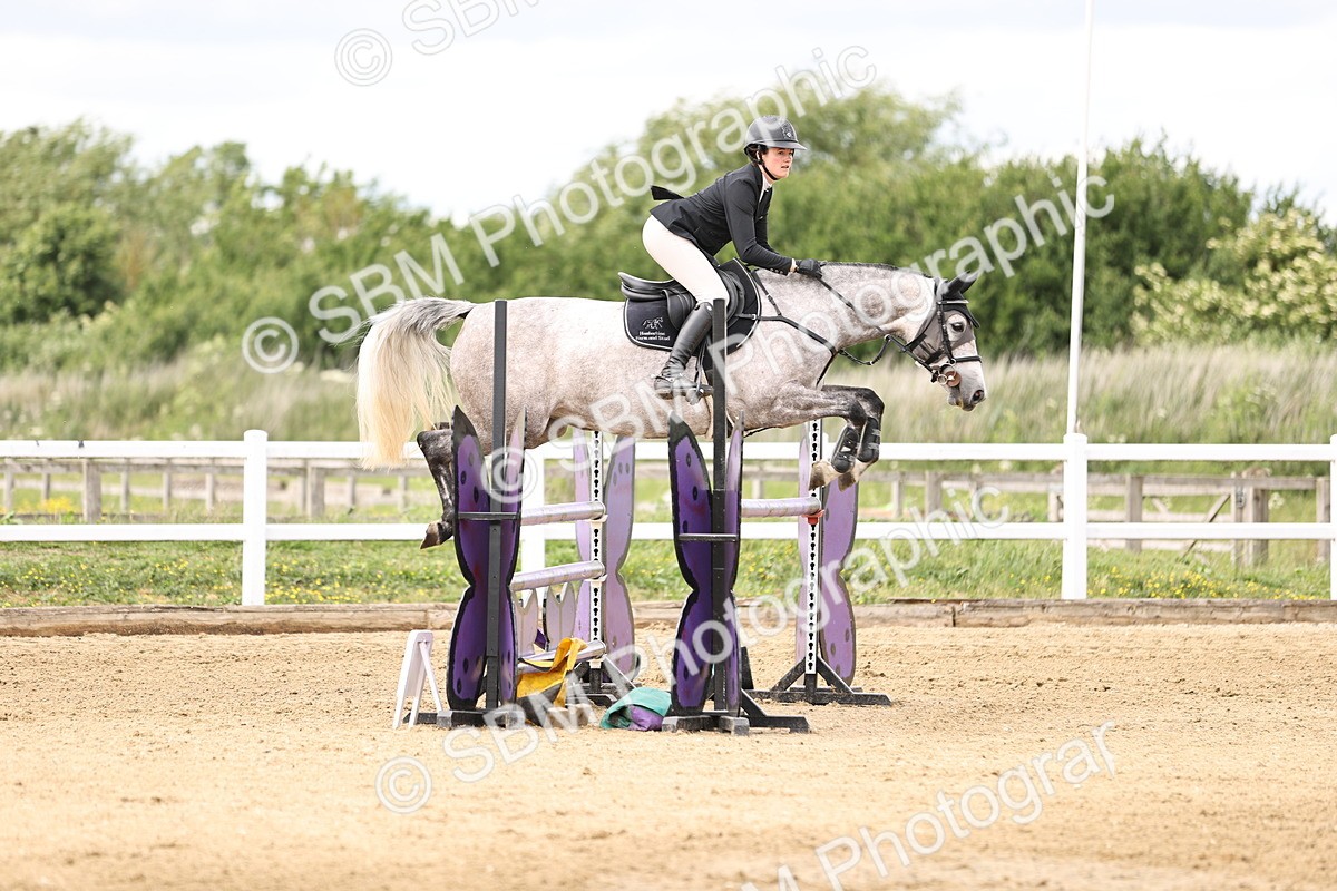 SBM_003109 - Class 11 - Senior Newcomers - 1.10m