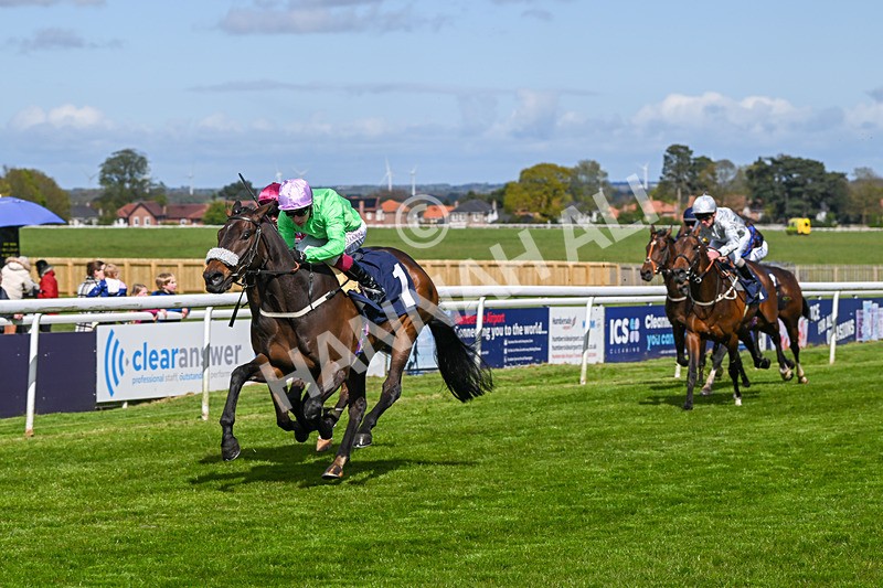 250424-Race 3-Dambuster-1004 - Race 3