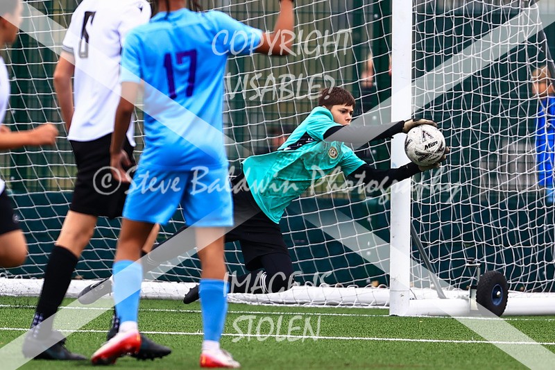 1DX30976 - 2025-10-12 FC Abbey Meads U15 Blue V Hungerford Town Juniors U15 Black