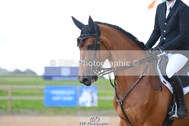 230721A-111549-05601 - Cls 6, 2 Star Medium 1.35m