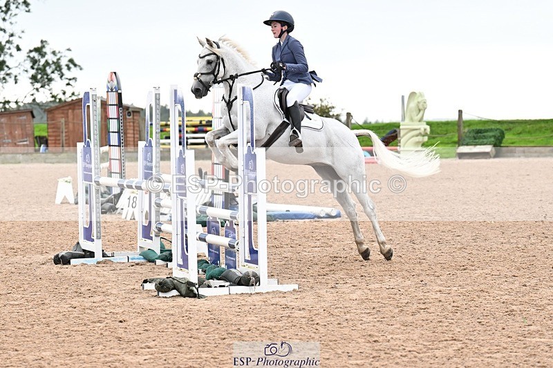 250920-162040-01873 - Cls 22 Pony Intro 90cm Derby