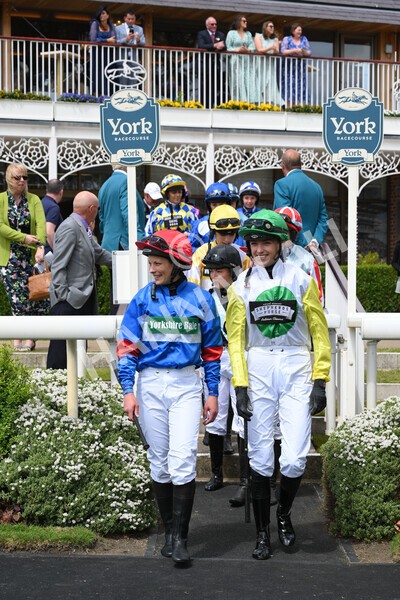 yr11062022r2-35 - Race 2 2.00pm Queen Mother's Cup