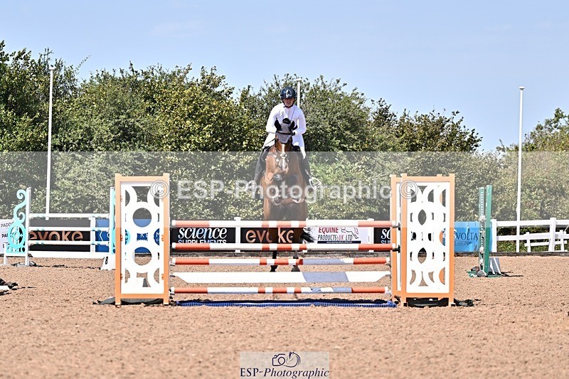 260812-125500-00533 - Cls 6 Foxhunter and 1.20m