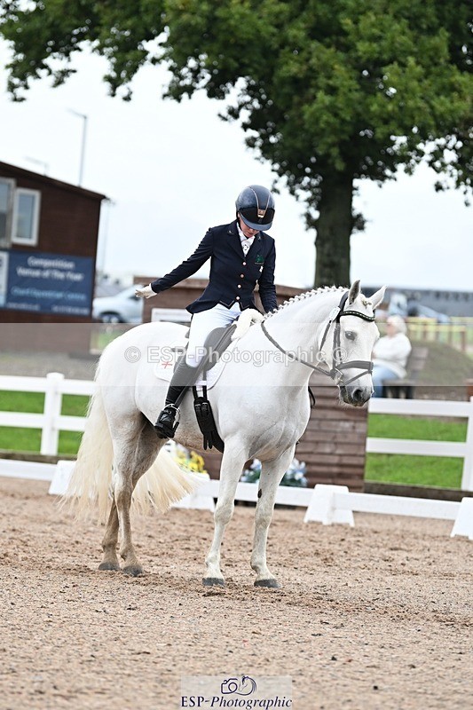 250907-124452-08430 - 067-Laura.PercyConobola.Cascade