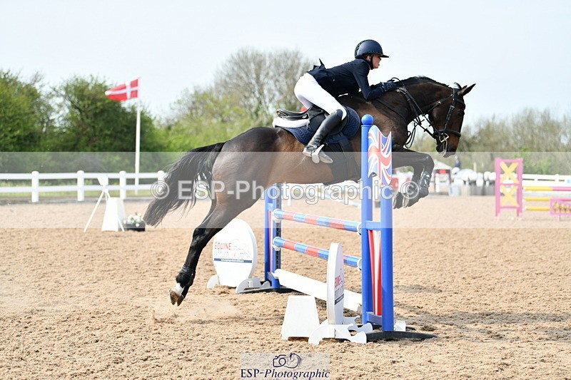 240511A-160411-14265 - Cls 25 British Novice and 90cm Open