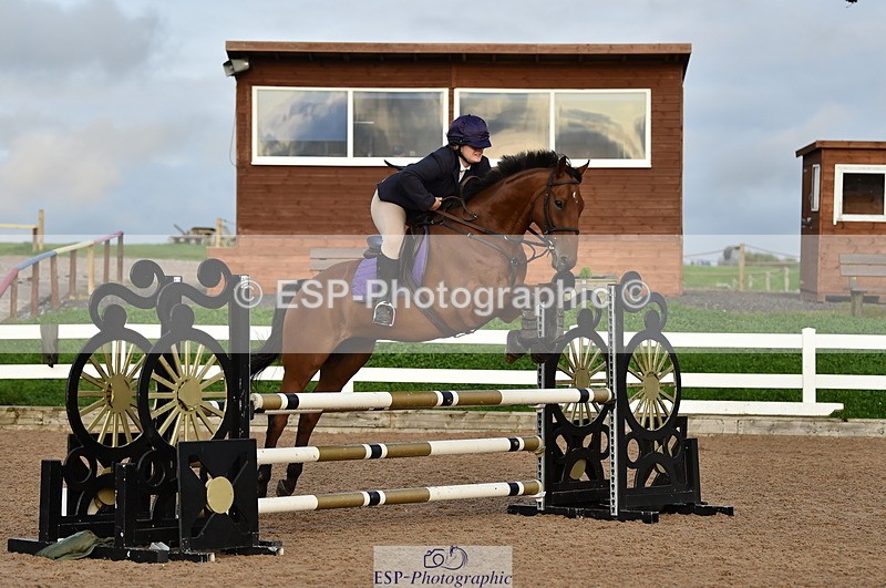 220829A-183100-00575 - 90cm classes