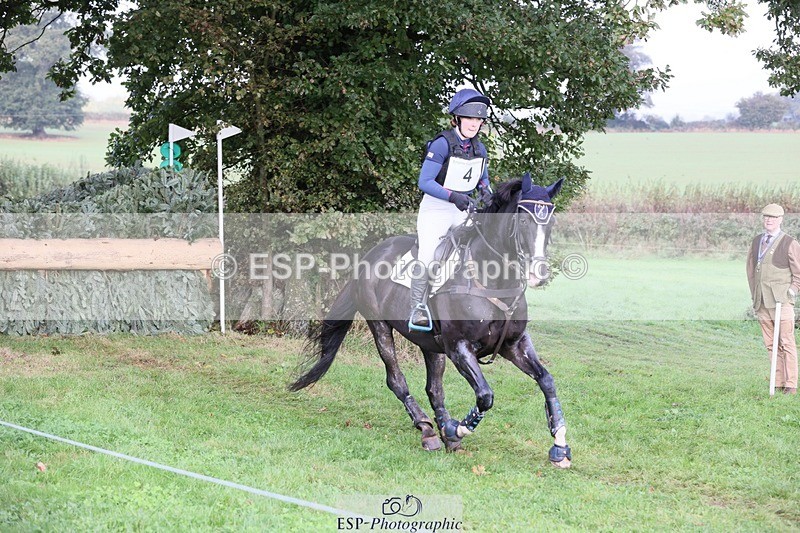 231020-100917-06182 - 004-CARTOON.HERO-Sophie.Wildern-XC