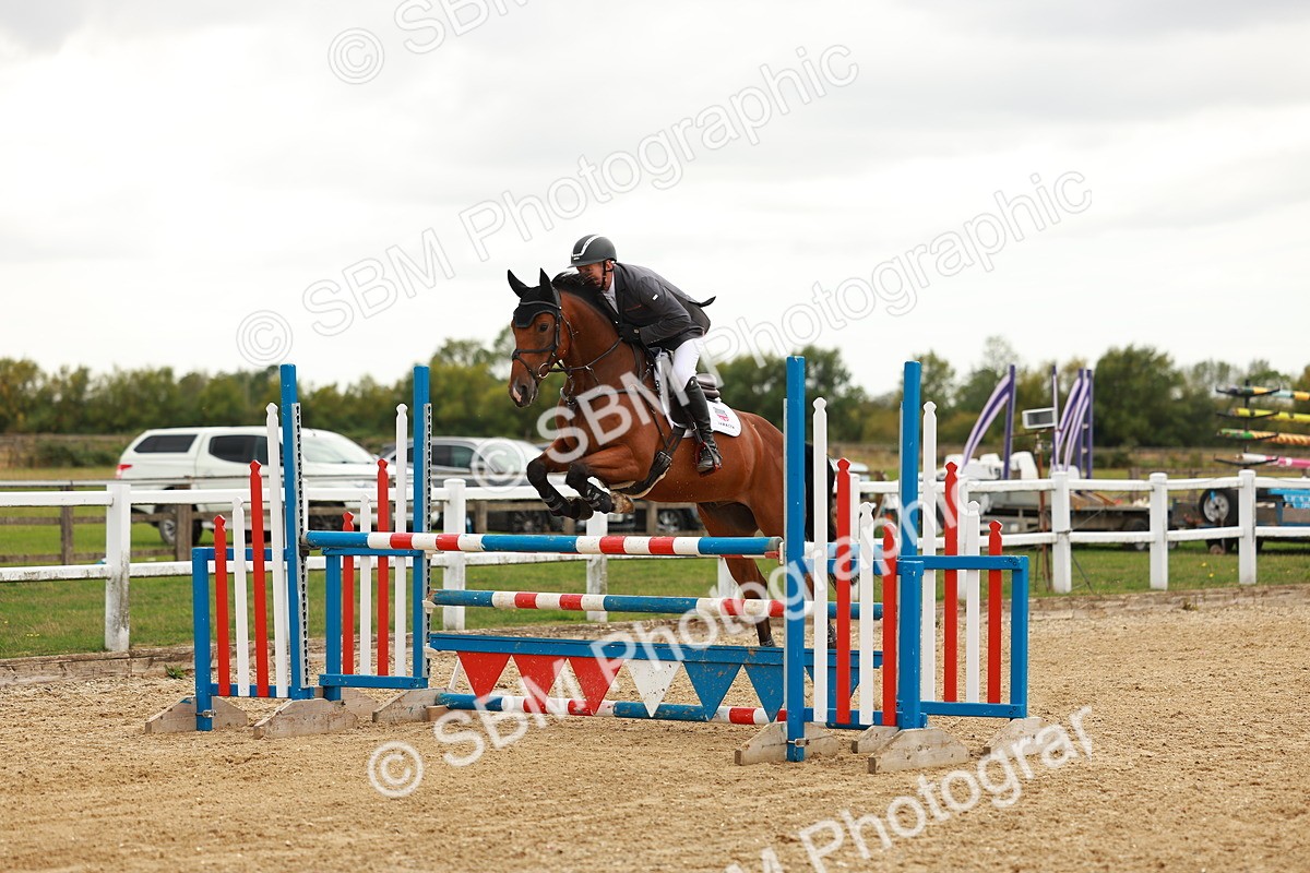 SBM_001500 - Class 4 - Senior Newcomers - 1.10m
