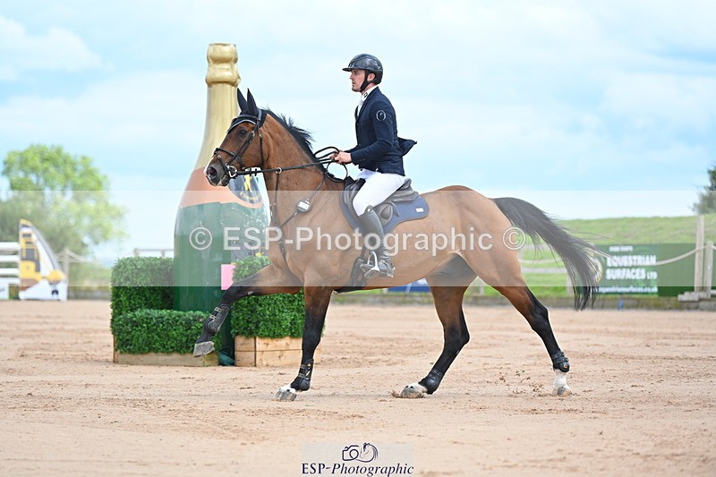 230721A-151703-07151 - Cls 10, 2 Star Big 1.45m Start to break