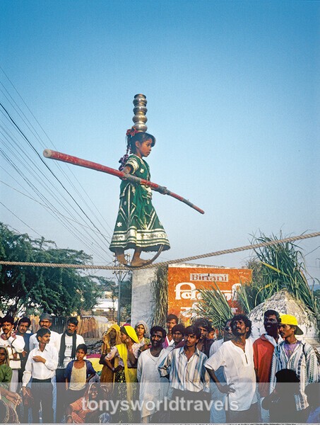 Young child on a tight rope, Agra India - India