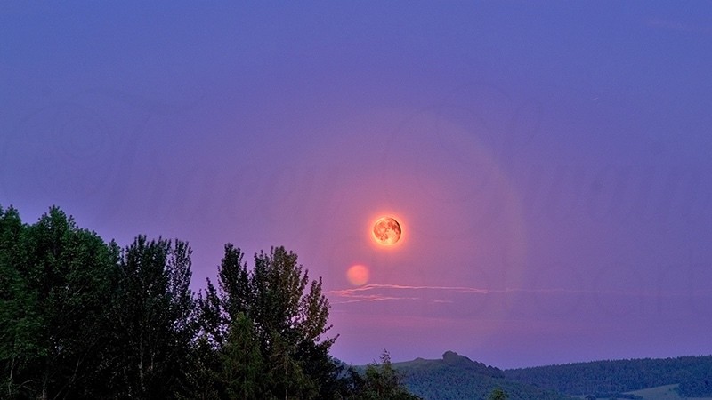 Lilac Sky Red Moon 1494 - Spirit Element