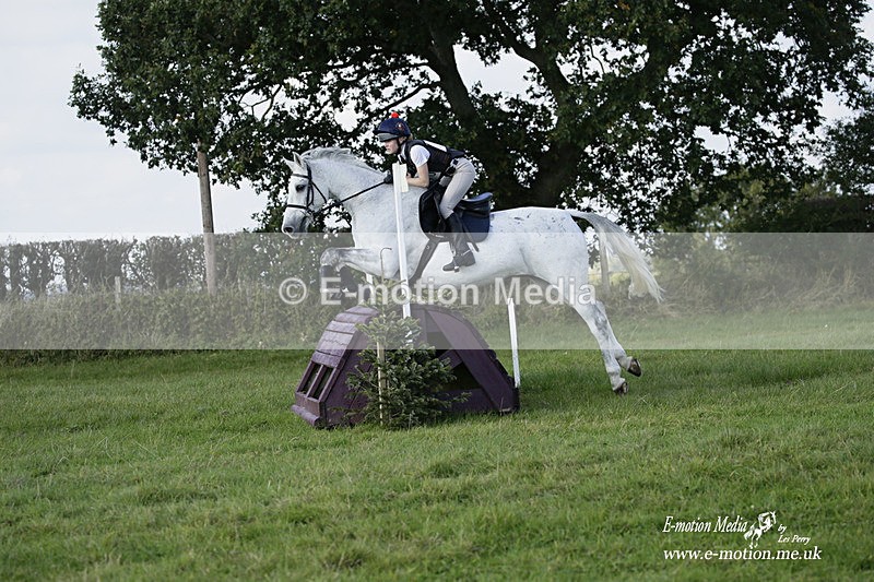  WWHT 171021 3987 - Open (1.00m)  17/10/21