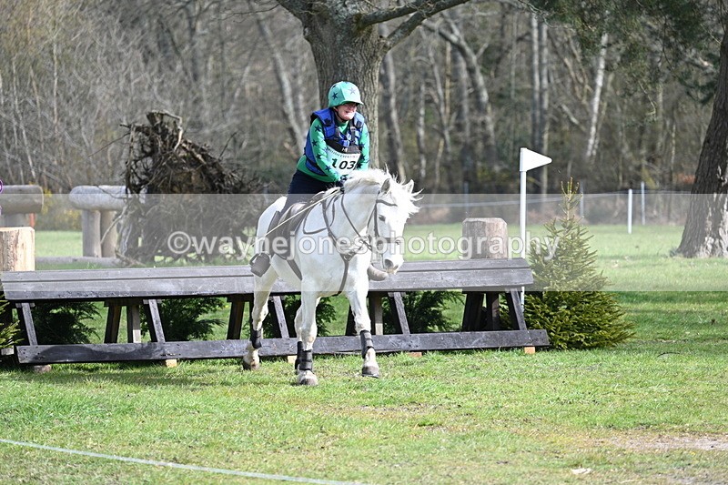 WJ7_0028 - Time 10:13 to 10:38 Times at the Fence