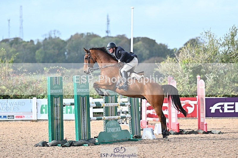 261014-130109-00540 - Cls  05 Snr Newcomers & 1.10m Open