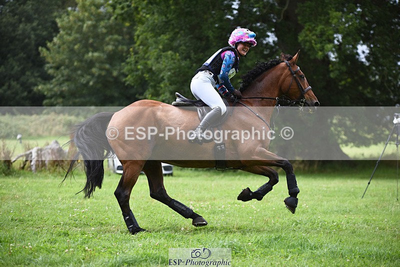 240804-131510-14187 - 464-Tichy_Sanders-SPARHANGER_VELVET