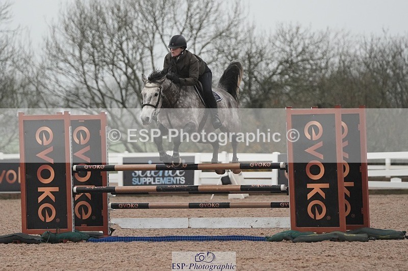251207-120937-01982 - Cls 20 Snr Newcomers and 1.10m