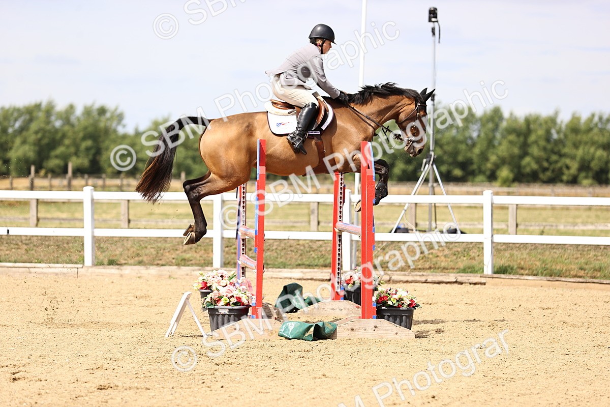 SBM_009913 - Class 8 - Senior Newcomers - 1.10  Open