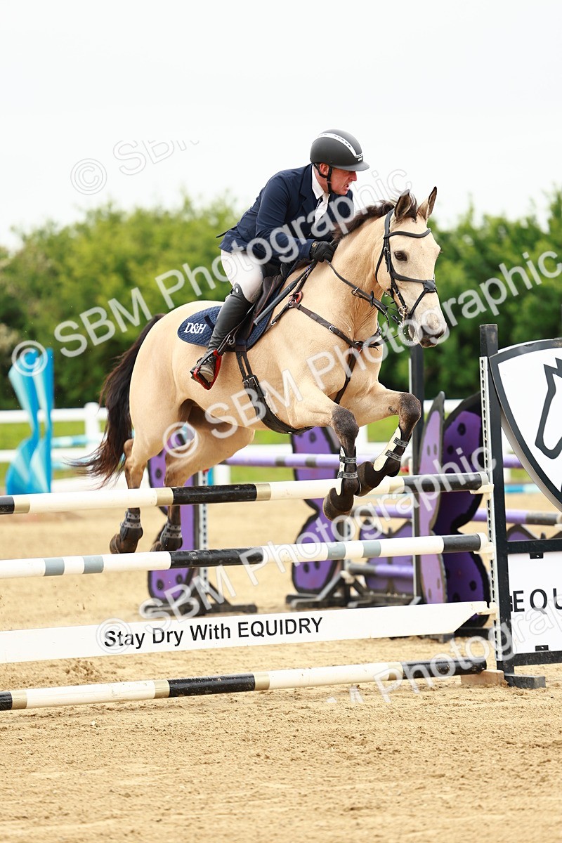 SBM_001033 - Class 4 - Senior Newcomers - 1.10m