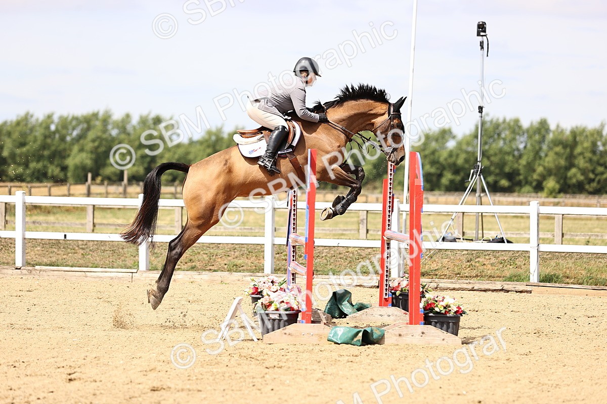 SBM_009911 - Class 8 - Senior Newcomers - 1.10  Open