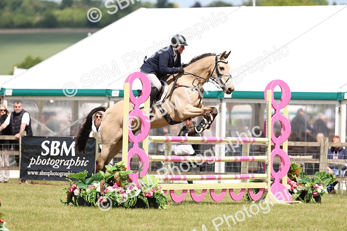 SBM_15600 - Class 207 - Senior 1.15m Open