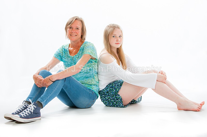 1SKJ6277 - Marianne and Family