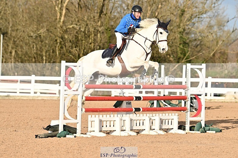 241208-133858-01825 - Cls 21 Newcomers and 1.10m Open