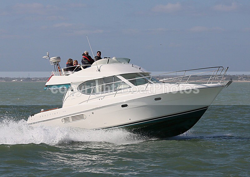 140413 WASAGA JEANNEAU PRESTIGE 32 WT7A6134 - Flybridge Cruisers