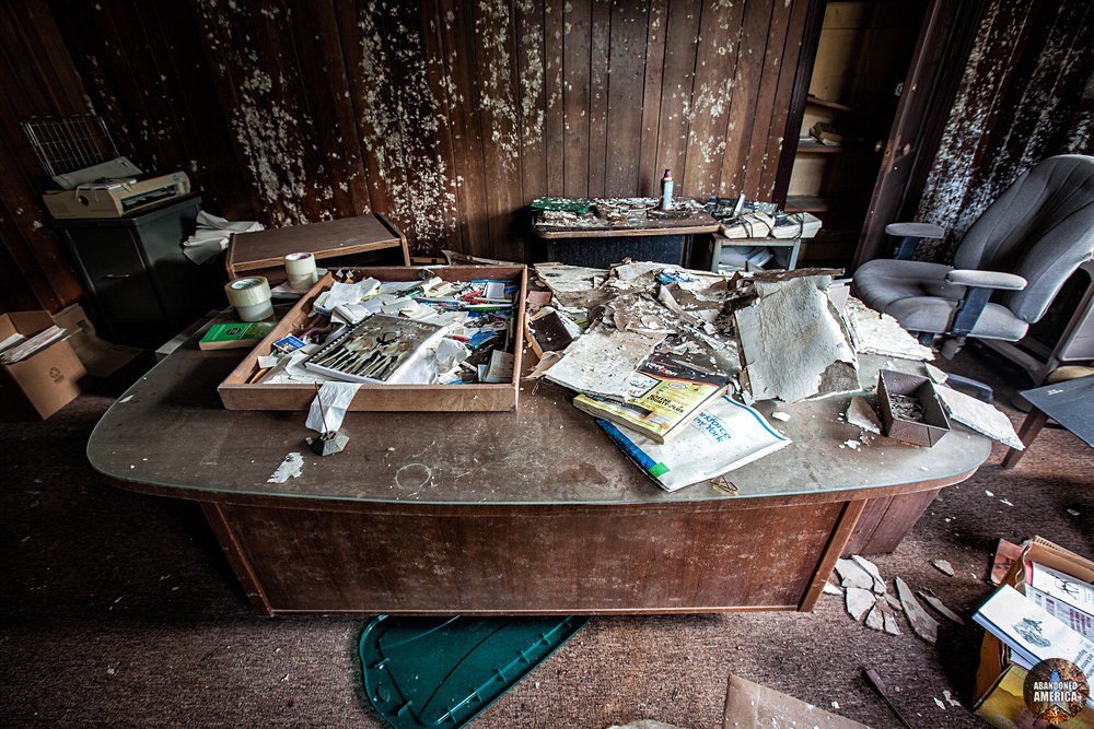 Catskill Game Farm (Catskill, NY) | Office Desk - Catskill Game Farm