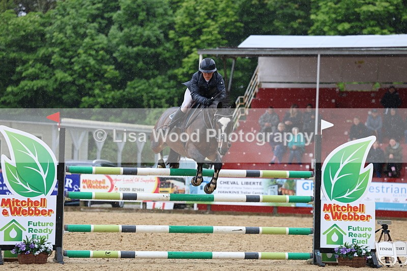 3E7A7536 - Class 9: Senior 1.30m open