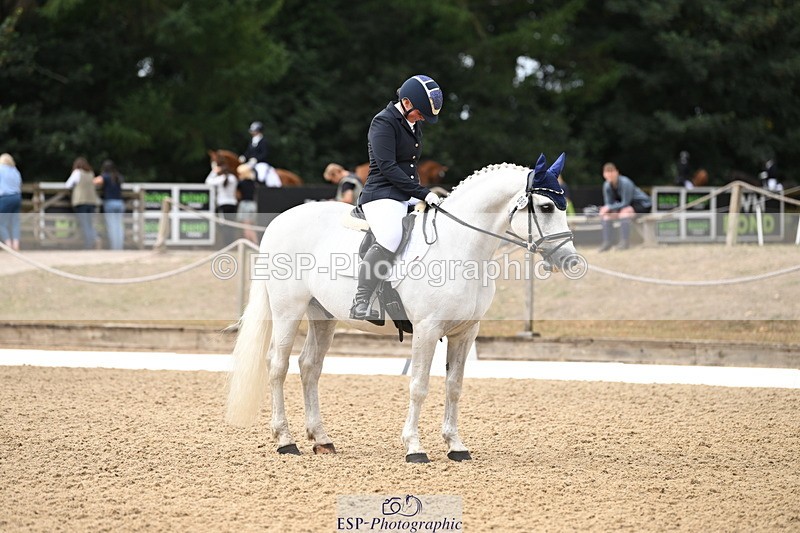 250808A-110553-00571 - 080-Becky.AndrewsTyan.Talk.of.the.town