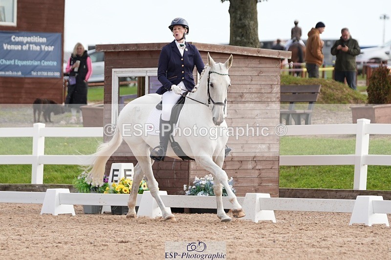 250906-101647-01466 - 003-Helen.JamesDecadent