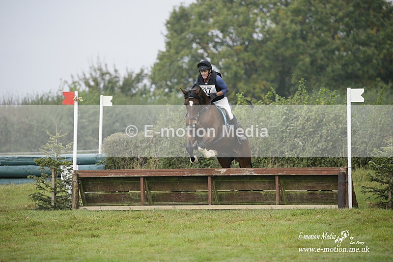 WWHT 171021 0246 - Novice Restricted (0.80m)  17/10/21