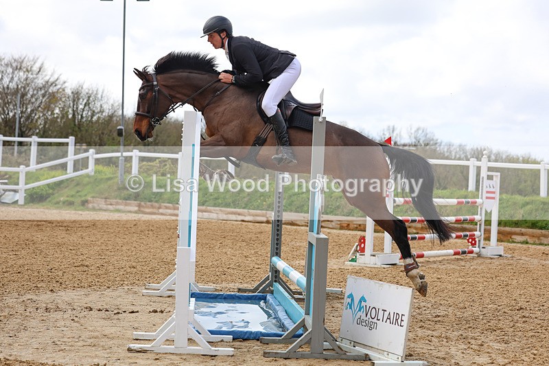 3E7A1965 - Class 7: Senior Newcomers/1.10m open