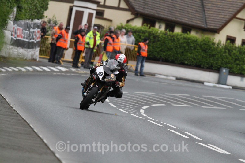 Michael Rutter BMW / Bathams Prize Winning Ales - Wednesday Practice - Solos