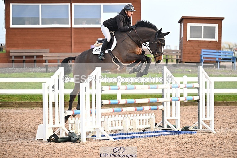 251206-140856-01244 - Cls 13 Snr Foxhunter and 1.20m