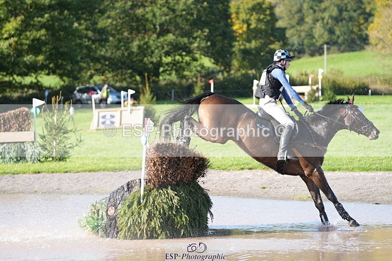 251024A-125228-10846 - B-142-Harry.Hodge