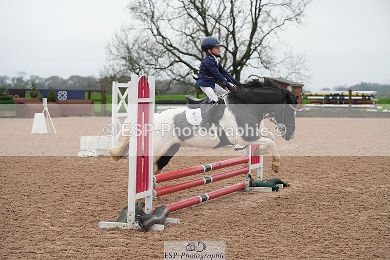 251116-094429-01403 - Cls 18 Clear Round 50cm
