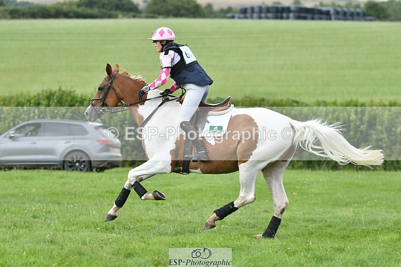 240804-152813-17655 - 657-Althea_Bleekman-SHOVERN_ON_ICE