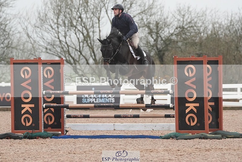 251207-123038-02066 - Cls 20 Snr Newcomers and 1.10m