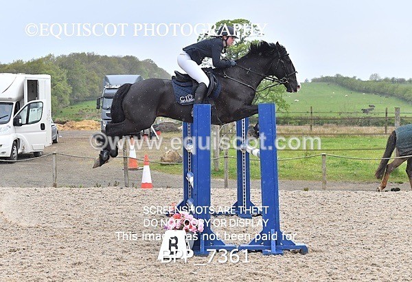 BPP_7361 - CLASS 9 FRI  Senior Newcomers/ 1.10m Open