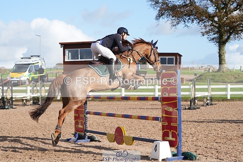 251108-131358-02675 - Cls 13 Foxhunter and 1.20m Open