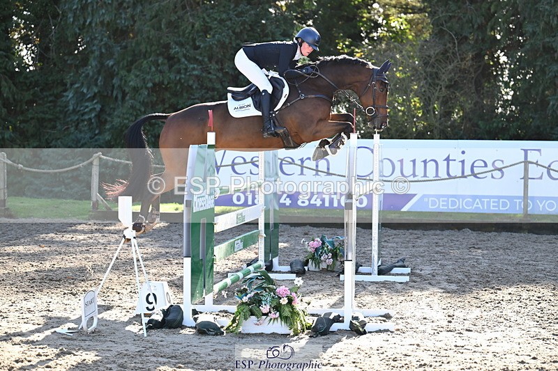 251024A-125102-10490 - C-239-Ellie.Townend