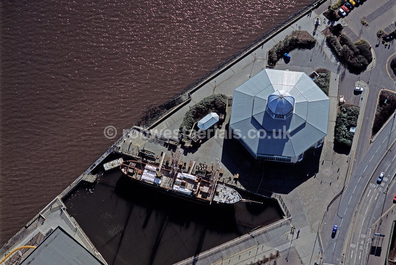 A00585A Discovery Point City of Dundee in 2005 - Settlements, infrastructure and attractions