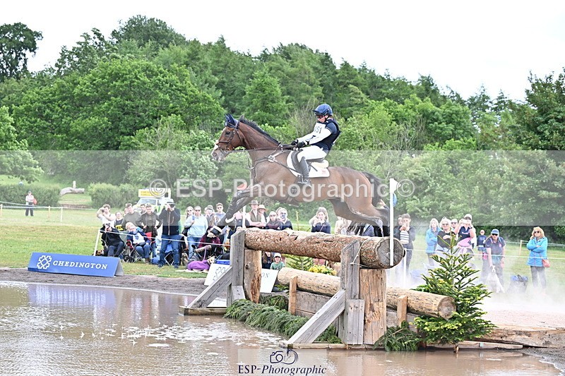 250525A-133251-16256 - D-451-Laura.Collett-DRUMGIVEN.MR.CHARISMA