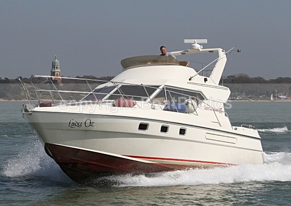 100417 LADY OZ - IMG_1168jpg - Flybridge Cruisers