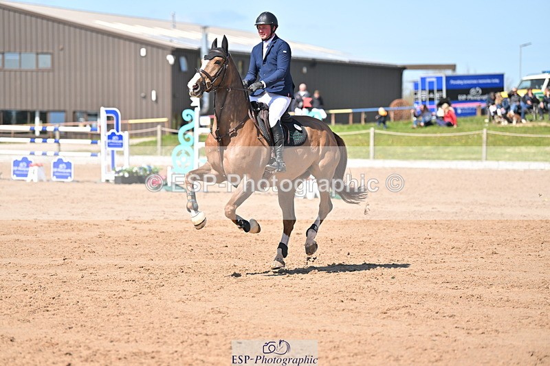 240420A-141410-11659 - Cls 7, 2 Star Medium Tour 1.35m