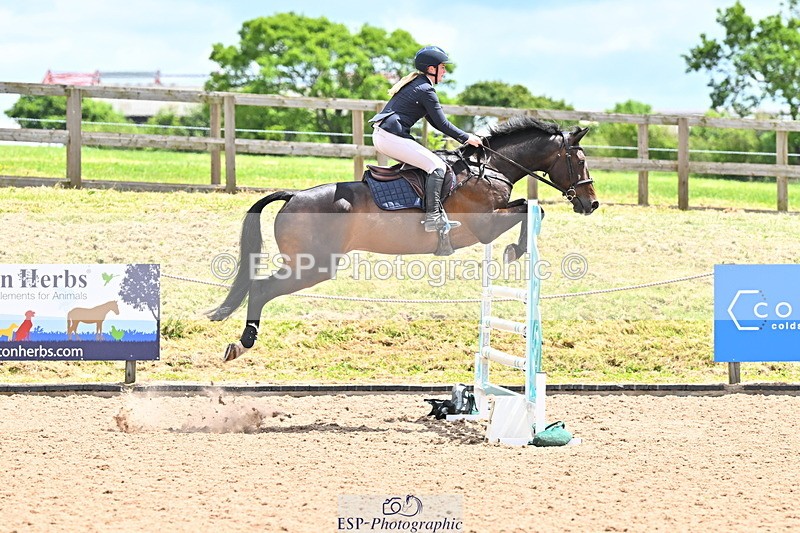 240608A-124605-02380 - Cls 4 Snr Newcomers and 1.10m Open